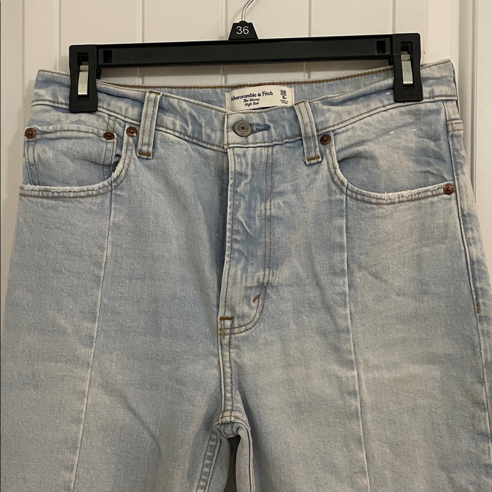 Abercrombie and Fitch Light Blue skinny high rise size 28/6 Jeans - Picture 3 of 6